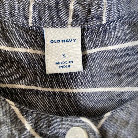 Old Navy, gray and white striped top blouse sleeveless - Picture 4 of 4